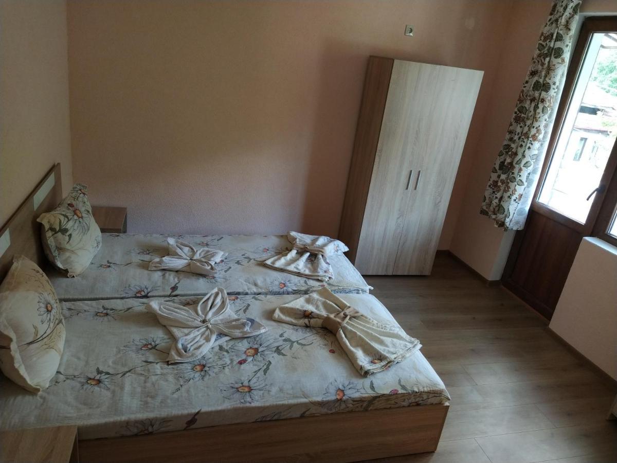 Guest House Proynovi Калофер Экстерьер фото